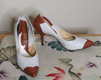 Striding with Style - 1950s 50s Life Stride Spectator Pumps Stiletto Pumps Shoes - Vintage 1950s 50s High Heel Stiletto Heel Shoes Sz 8.5N