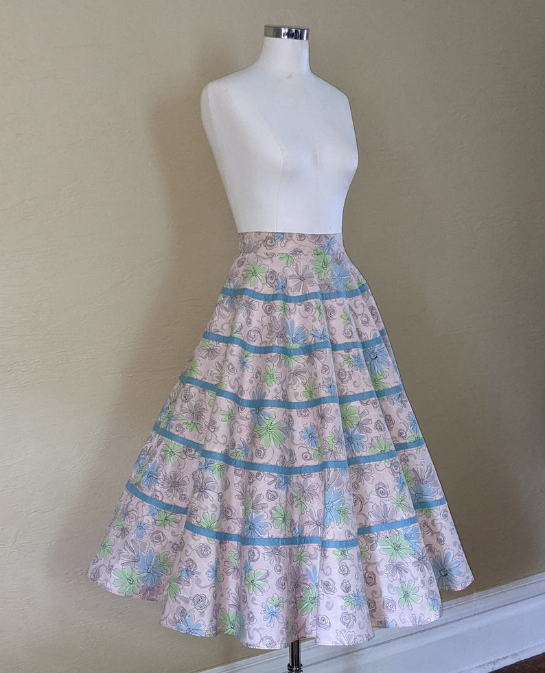 Demure Daisies Playful 1950s Tiered Circle Skirt 50s Novelty Print Skirt 1950s 50s Vintage Skirt Swing Skirt Circle Skirt W28 image 5