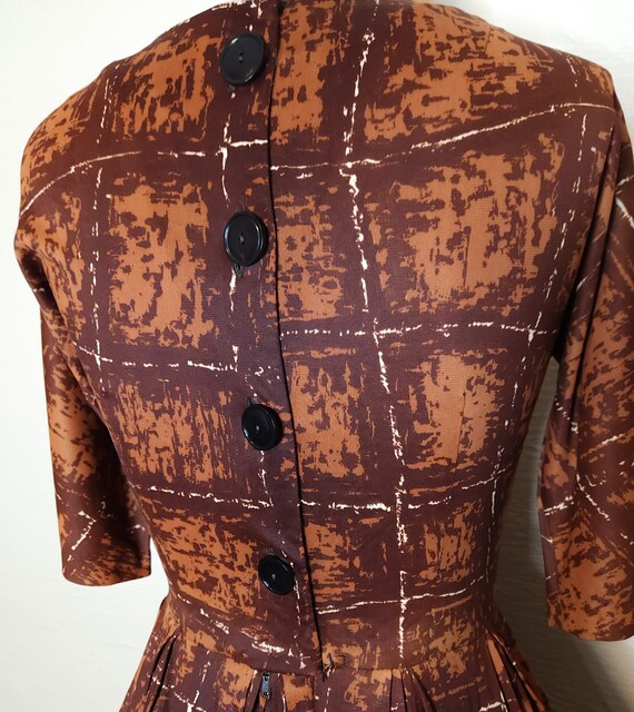 Miss Mary Mac Goes Abstract - 1960s Brown Nylon K… - image 3