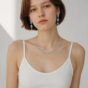 Elegant Leaf Motif Necklace Set with Simulated Emerald Stones