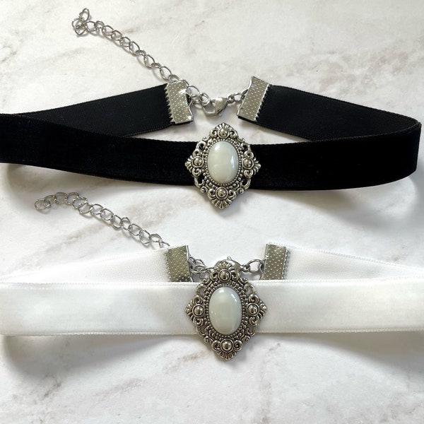 Velvet Chokers/ Victorian Choker/ Edwardian Necklace / Gothic Choker/ Regency Core / Costume/ Cosplay/ Halloween/ Winter Ball/ Gift