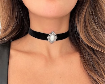 Black Velvet Choker/ Victorian Choker/ Edwardian Necklace / Gothic Choker/ Regency Core / Costume/ Cosplay/