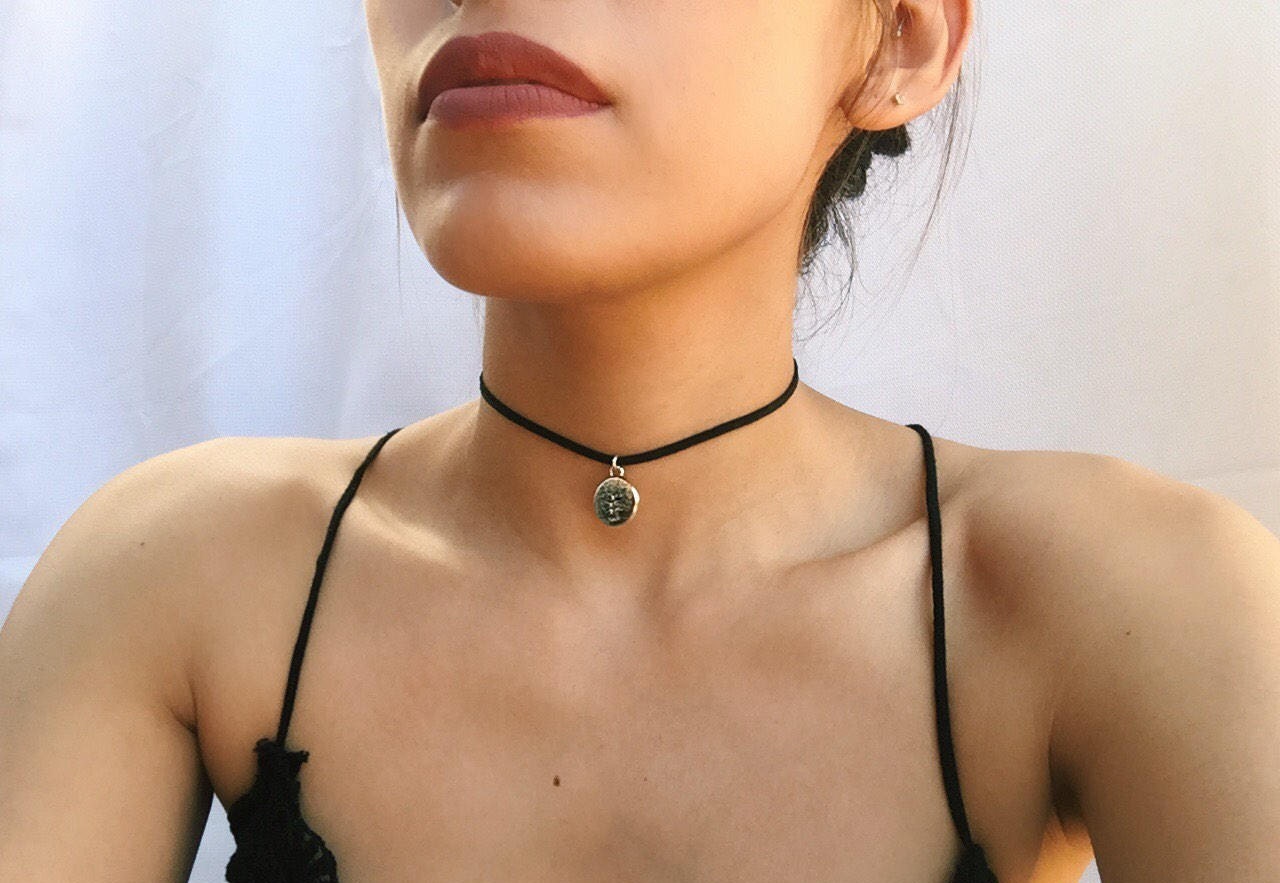 Institut Had brud Thin Black Chokers/black Choker With Silver Pendant/dainty - Etsy