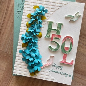 Tarjeta de felicitación Quilled Happy 50th Wedding Anniversary con sobres en caja. Tamaño 8 x 11 pulgadas