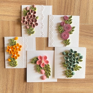 Set mit 5 leeren Quilled Floral Note Card Pack mit verpackten Umschlägen, Valentinstags-Karte, Glückwunschkarte, Dankeskarte