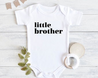 Petit frère Baby Onesie, Onesie d'annonce de grossesse, chemise d'annonce de bébé - Little Brother Big Brother Onesie