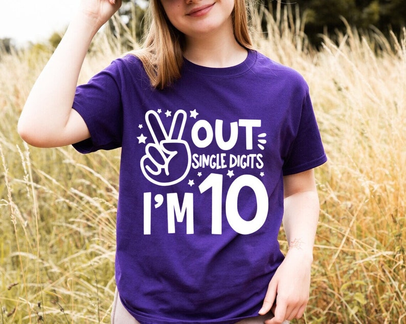 Chemise 10e anniversaire, chemise dixième anniversaire, cadeau 10e anniversaire, paix à un chiffre, j'ai 10 ans, bonjour 10, bonjour dix Purple/White