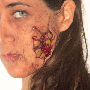 Silicone prosthetic Zombie infection Z8 - Platinum silicone gel with cap plastic edges