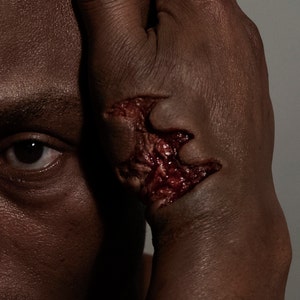 Silicone prosthetics Lacerations Z2+Z3 - Platinum silicone gel with cap plastic edges.