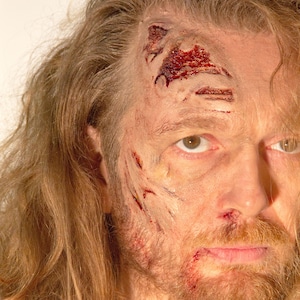 Silicone prosthetics Lacerations Z1+Z5 - Platinum silicone gel with cap plastic edges.