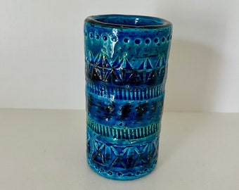 Bitossi Rimini Blue. Vase. Aldo Londi Design. Small Cylinder Shape. Mid-Century Decor. Made in Italy.