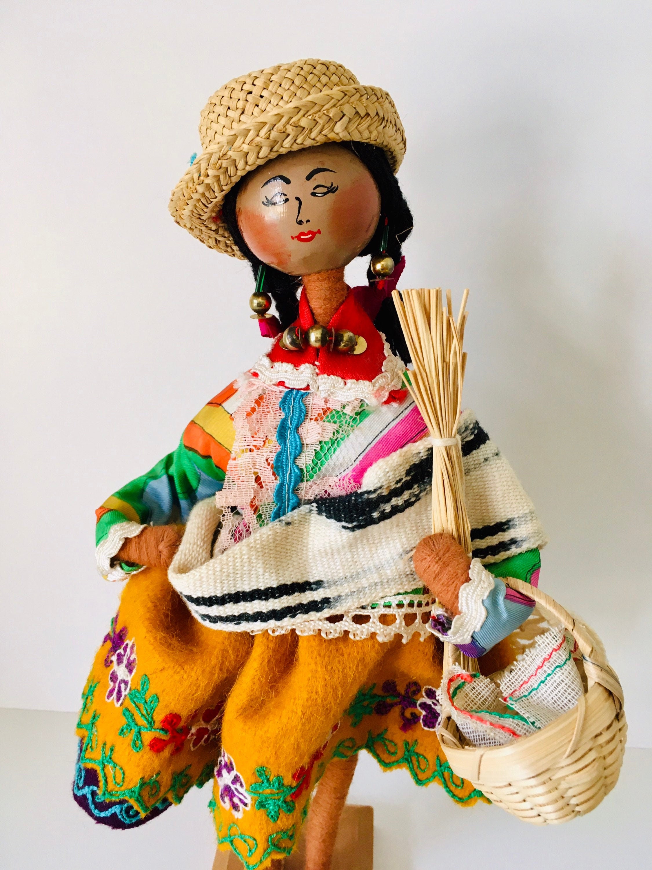 Mexico Dolls Puppets  National costume dolls from all over the world