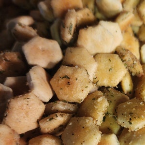 Oyster Crackers seasoned Party Crackers, Soup Crackers, snack mix, Gift idea, snacks, 1 lb