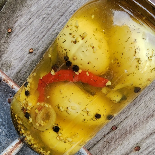 Pickled eggs-Zesty Garlic Dill flavored. Quart jar of pickled eggs. Fresh farm eggs pickled. Made to order.