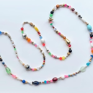 Colar de contas Pop of Colors, contas sortidas, peça única de destaque, comprimento de ópera de 32" (81 cm) com a letra "A"!