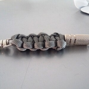 key ring with a jack and Paracord grey decision-making