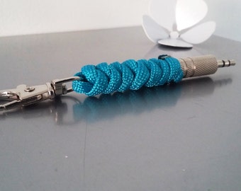 key chain with an outlet jack and Paracord in shades of grey/turquoise