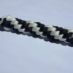 Paracord Flechten Scoubidou rund mit phosphoreszierenden Paracord Paracord überleben Schlüsselanhänger