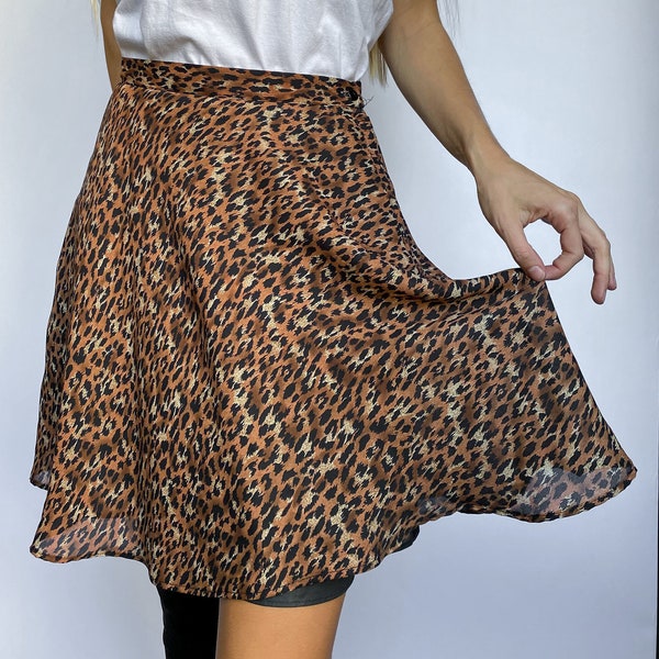 90s Vintage Leopard Print A line Skater Skirt fully lined