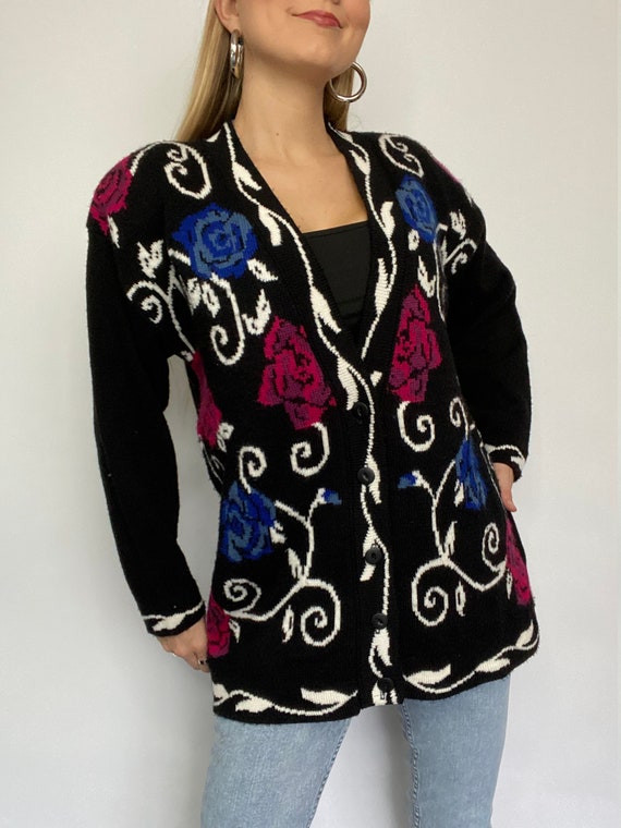 Vintage floral cardigan in chic black white blue … - image 3