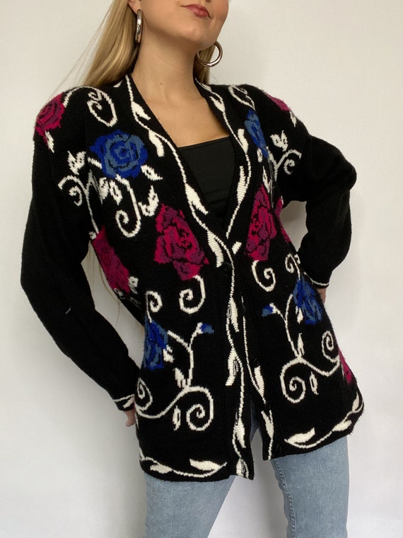 Vintage floral cardigan in chic black white blue … - image 2