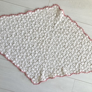 Vintage Handmade Crochet Lace Table Runner, White diamond Shaped Wedding doily, Small Rustic Cotton Tablecloth, Farmhouse Table Centerpiece