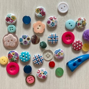 30 vintage assorted buttons, Bright mixed buttons, Scrapbook embellishments, Retro plastic buttons, Junk journal kit, Crafting buttons lot