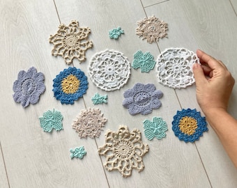 Lot of 10 small vintage crochet doilies, Blue, white and beige doilies, Junk journal lace, Round wedding doilies, Scrapbook embellishments