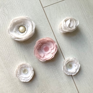 5 white and pink fabric flowers, Floral 3d appliqués lot, Slow stitch bundle, Scrapbook decor, Junk journal kit, Scrapbooking embellishments