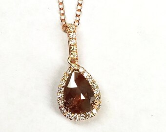 Colgante rústico de diamante talla pera rosa: collar de oro rosa de 14 quilates