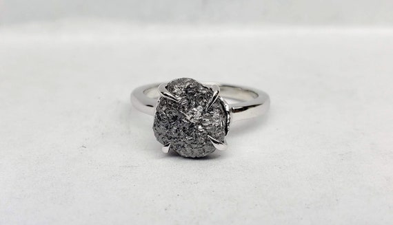 Rough diamond white gold ring, Gray diamond ring, Salt and pepper diamond, Bague en Diamant brut.