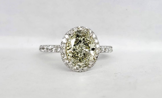 1.61 carat Oval Diamond Engagement ring in white gold