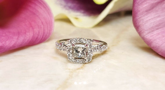 18kt White Gold Engagement Ring with Halo Square Princess Cut Diamond.