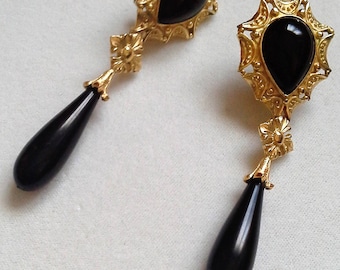 Vintage black amber long earrings. Sterling Silver and 18k gold-plated earrings. Black and gold drop earrings. "Omega" lock.