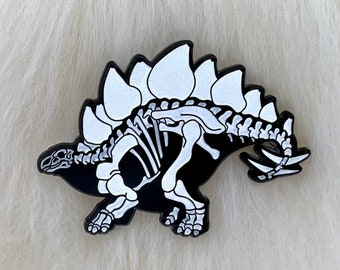 Självlysande Stegosaurus Emaljnål: Dinosauriefossil Brosch Förhistorisk Samlarsmycke Gåva