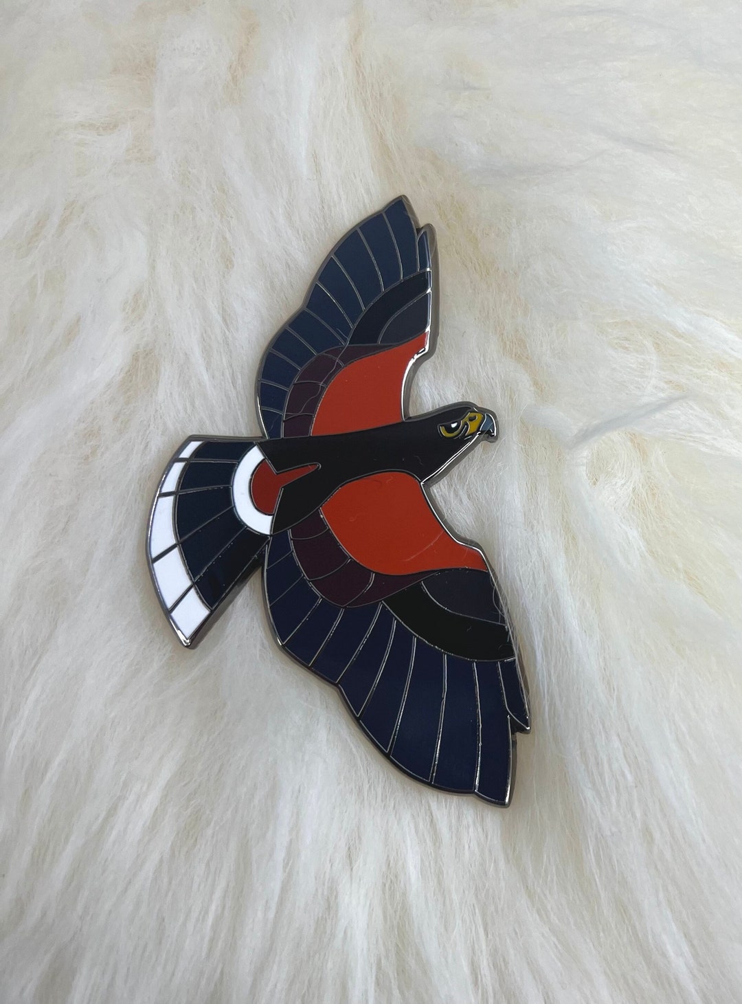 British Hand-Crafted Hawk Head Pewter Pin Brooch – Falconry Bird Of Prey