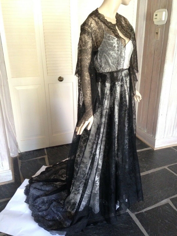 c.1880 Chantilly Bobbin Black Lace Dress, Excepti… - image 1