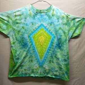 2XL Tie Dye Shirt, Diamond Design