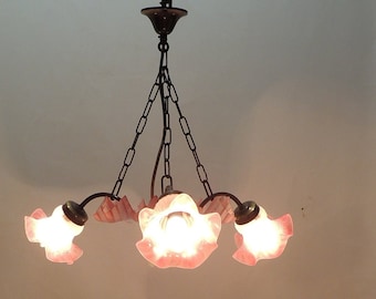 Lustre à trois branche opaline dentelle rose et blanche débutXXeme /vintage