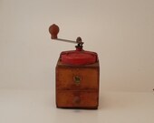 Superb coffee grinder Peugeot, body oak wood, lid in red enamelled sheet, in perfect working order