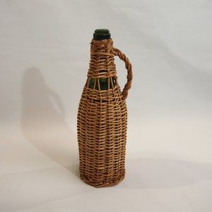 Water jug/carafe/rattan/vintage