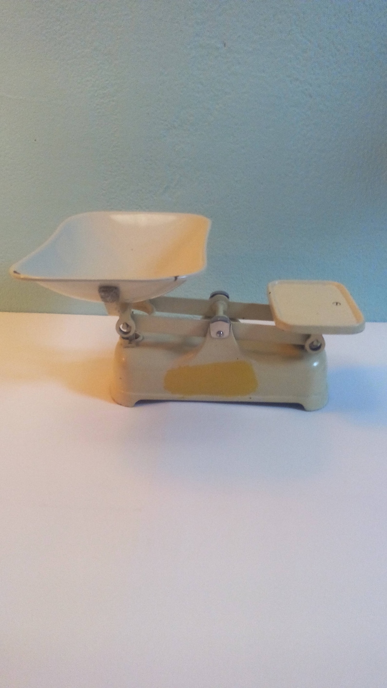 Beautiful old scale The Rex enamelled color ivory vintage by weylux antique Cast