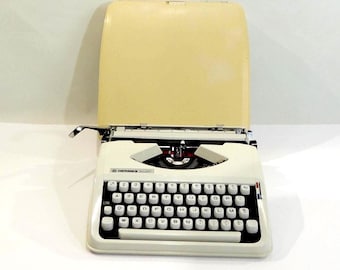 Vintage Hermes Baby Cream AZERTY Schreibmaschine – Hergestellt in Brasilien – Hermes Precisa International – 1970er Jahre