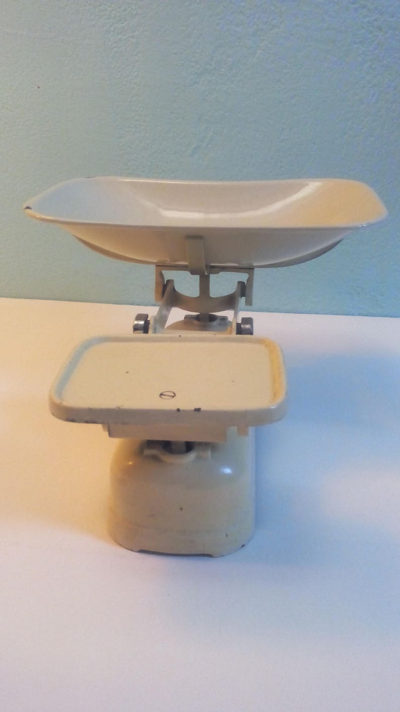 Beautiful old scale The Rex enamelled color ivory vintage by weylux antique Cast