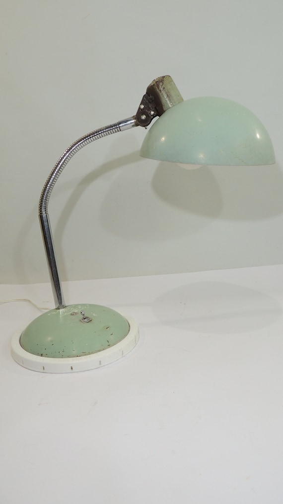 1950 年代のウォーター グリーン メタルの調節可能なデスク ランプ 