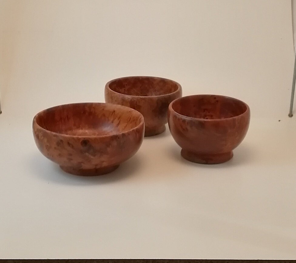 Suite de Trois Bols en Loupe Ronce Noyer