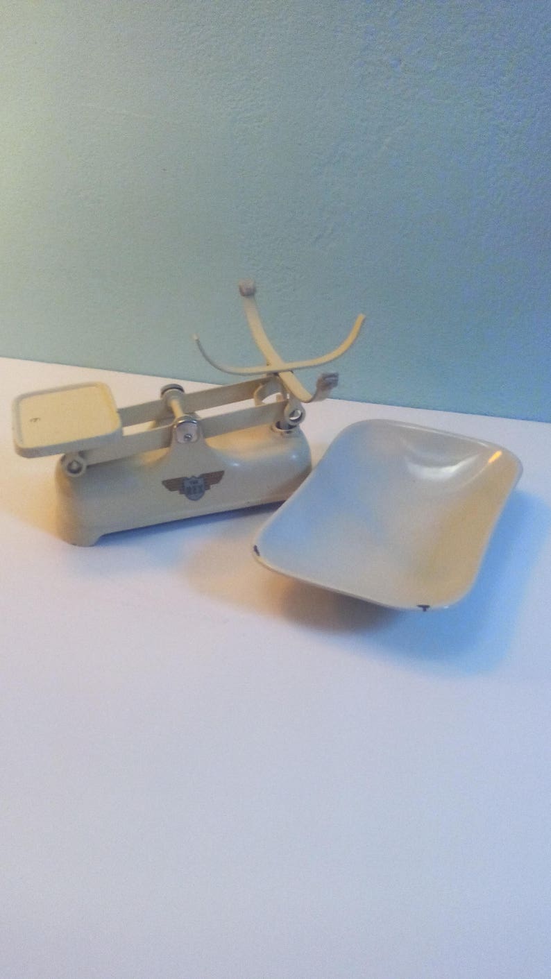 Beautiful old scale The Rex enamelled color ivory vintage by weylux antique Cast