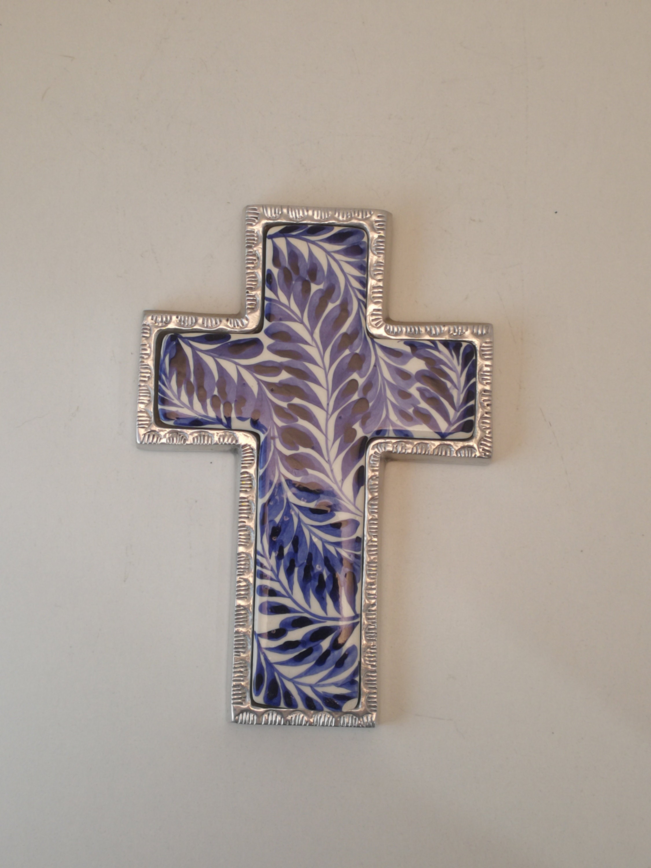 Croix Du Christ en Faïence et Métal