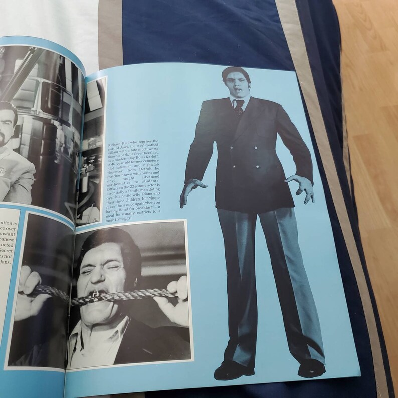 Moonraker james bond roger moore movie sovenior 1979