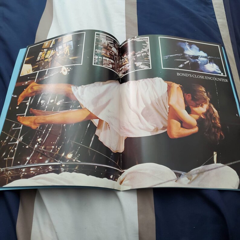 Moonraker james bond roger moore movie sovenior 1979